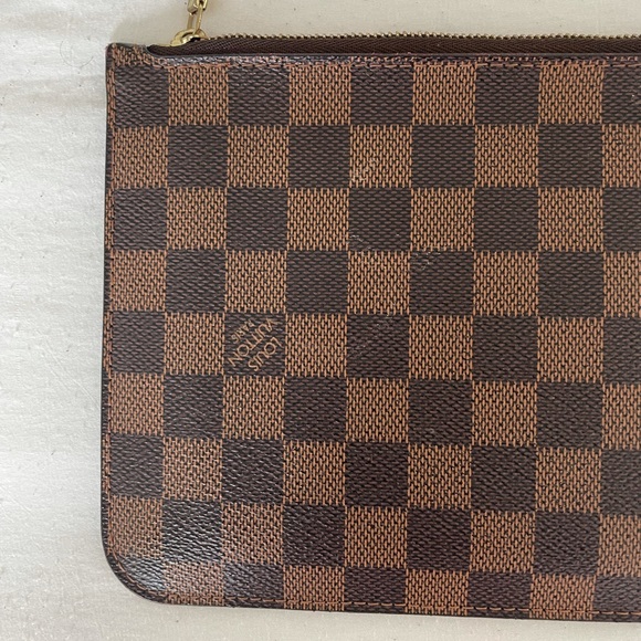 AUTH Louis Vuitton Damier Wristlet - Picture 5 of 12